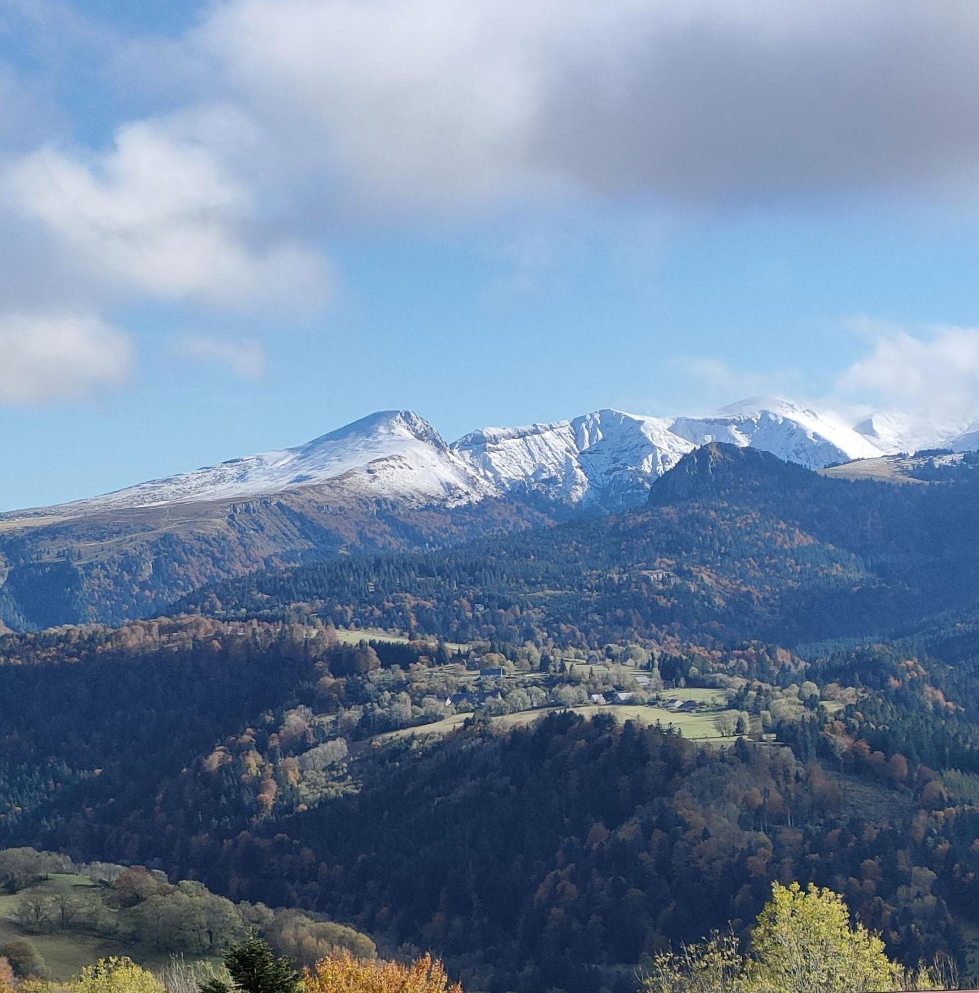 Grand Appartement Vue Magnifique Murat-le-Quaire Luaran gambar
