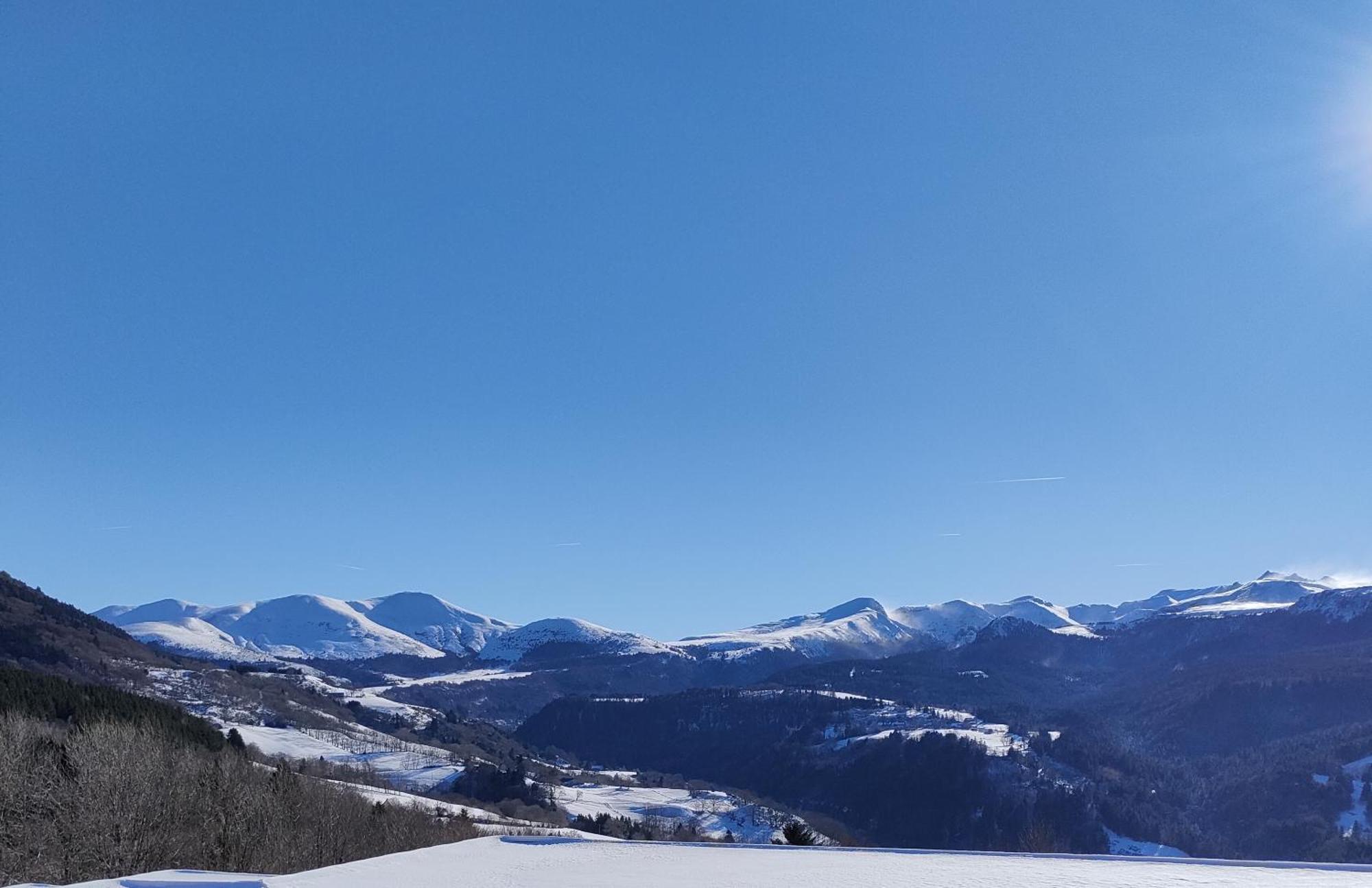 Grand Appartement Vue Magnifique Murat-le-Quaire Luaran gambar